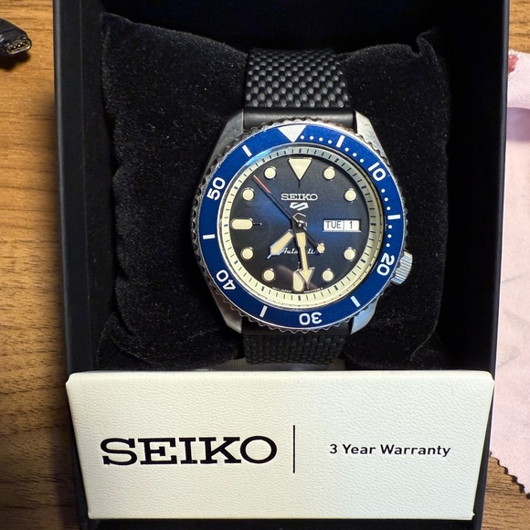 Seiko Men\'s Black and Blue Watch